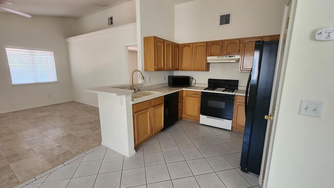 Building Photo - 12512 Sombra Grande Dr