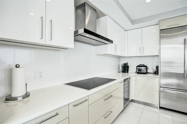 Building Photo - 100 E Las Olas Blvd