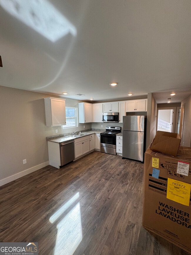 Building Photo - 186 Maret St