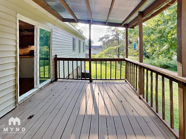 Building Photo - 2225 Lisa Ann Dr