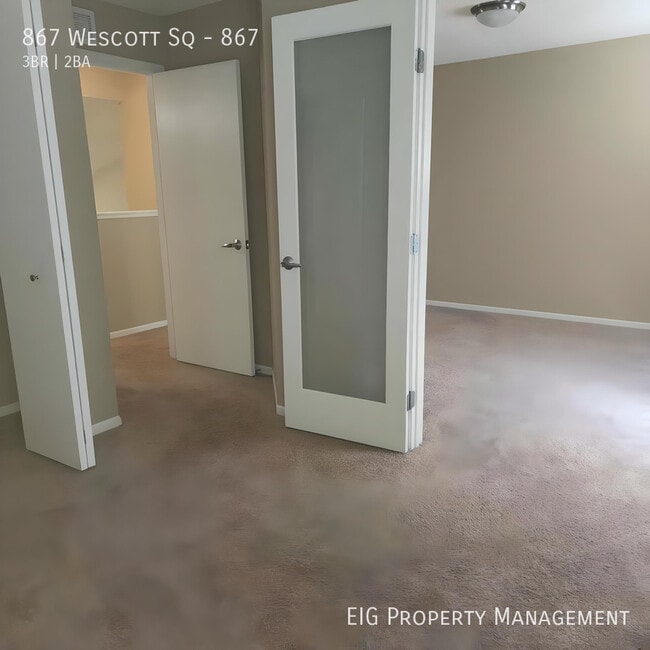 Building Photo - 867 Wescott Square