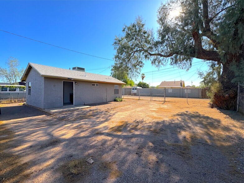 Primary Photo - 425 N 18th Dr