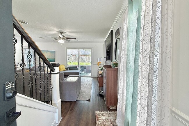 Building Photo - AVAILABLE NOW! (Small Pets Preferred) | $500 RENT CREDIT