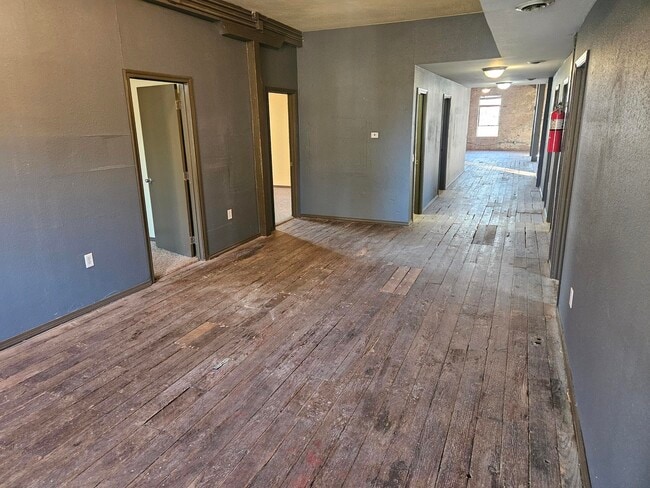Building Photo - 1303 W College St