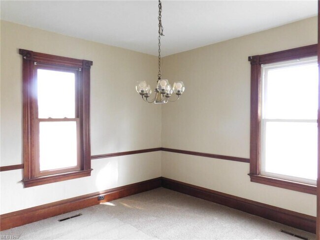 Building Photo - 16 S Hubbard Rd