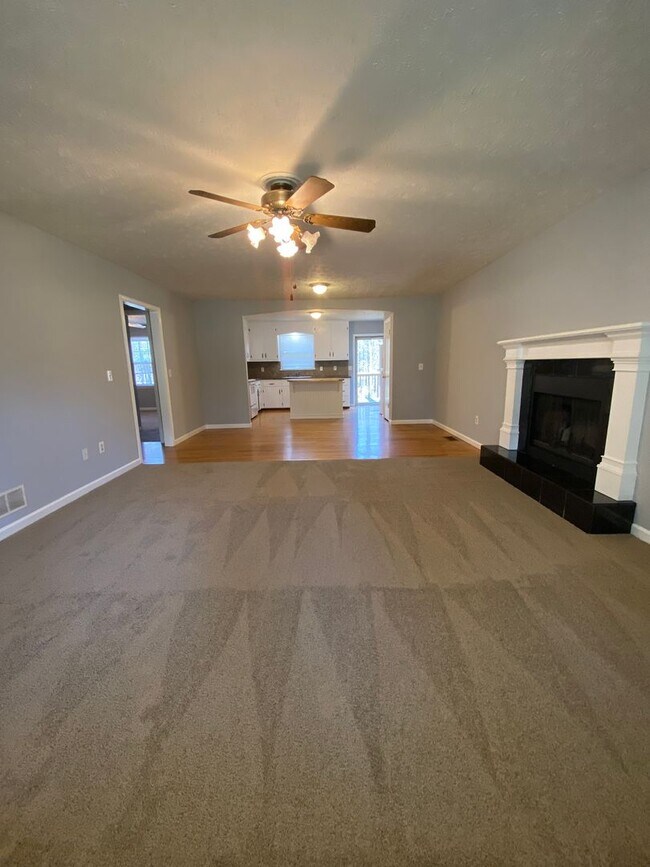 Building Photo - OCONEE COUNTY - Cute 2 bedroom 1.5 bath ho...
