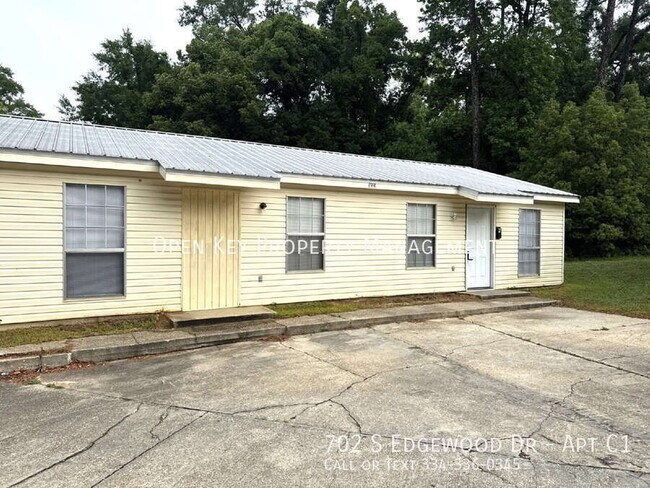 Primary Photo - 702 S Edgewood Dr