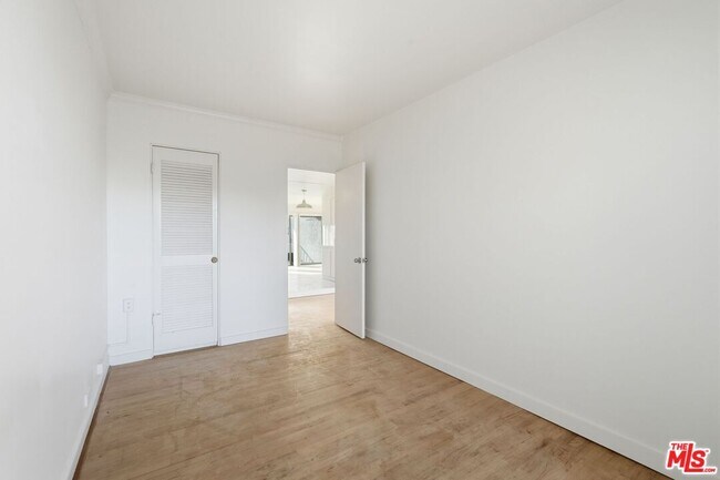 Building Photo - 23926 De Ville Way