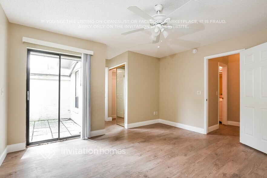 Building Photo - 701 Lakeside Pl