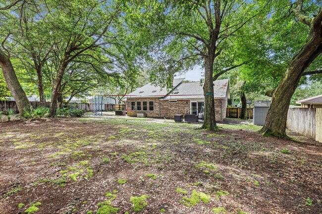 Building Photo - 507 Nassau Dr