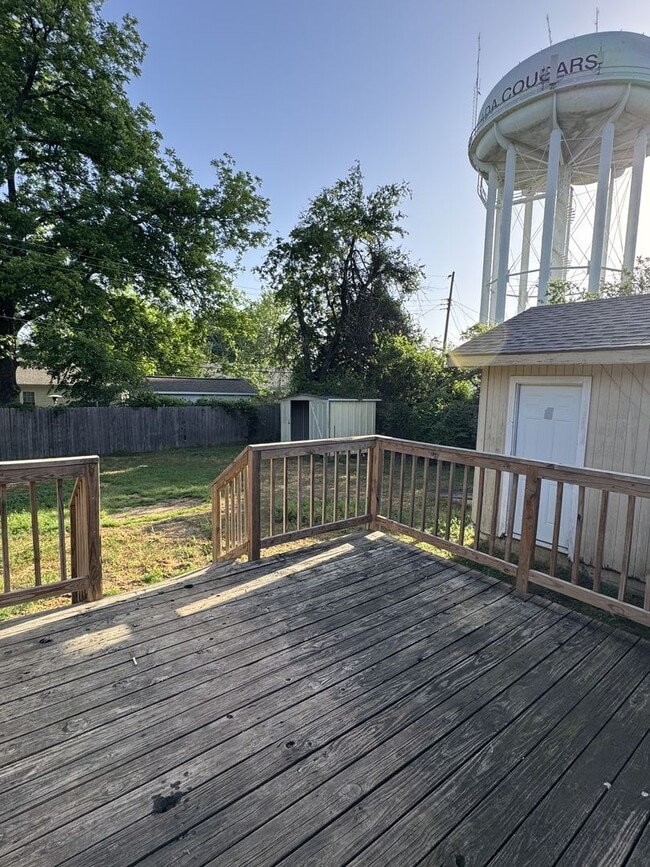 Building Photo - 3 Bedroom 1 Bath Singe Family Home