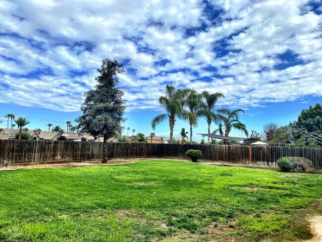 Building Photo - 2022 Muscat Ave