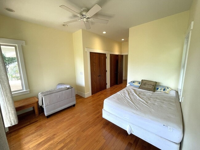 Building Photo - 240 Aulii Dr
