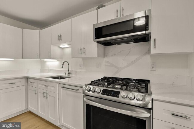 Building Photo - 4620 N Park Ave