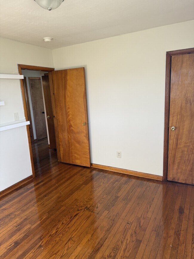 Building Photo - 36 Riverview Rd