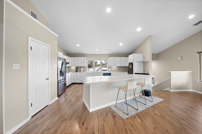 Building Photo - 2523 Baycrest Dr