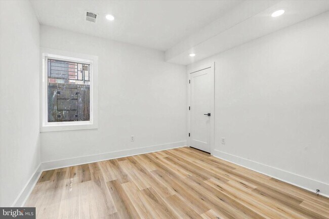 Building Photo - 1843 E Huntingdon St