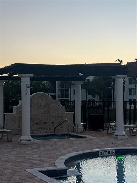 Building Photo - 903 Villa Cir