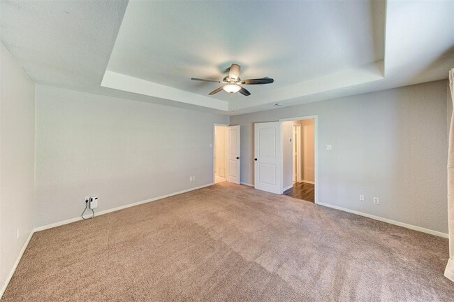 Building Photo - 402 Live Oak Ln