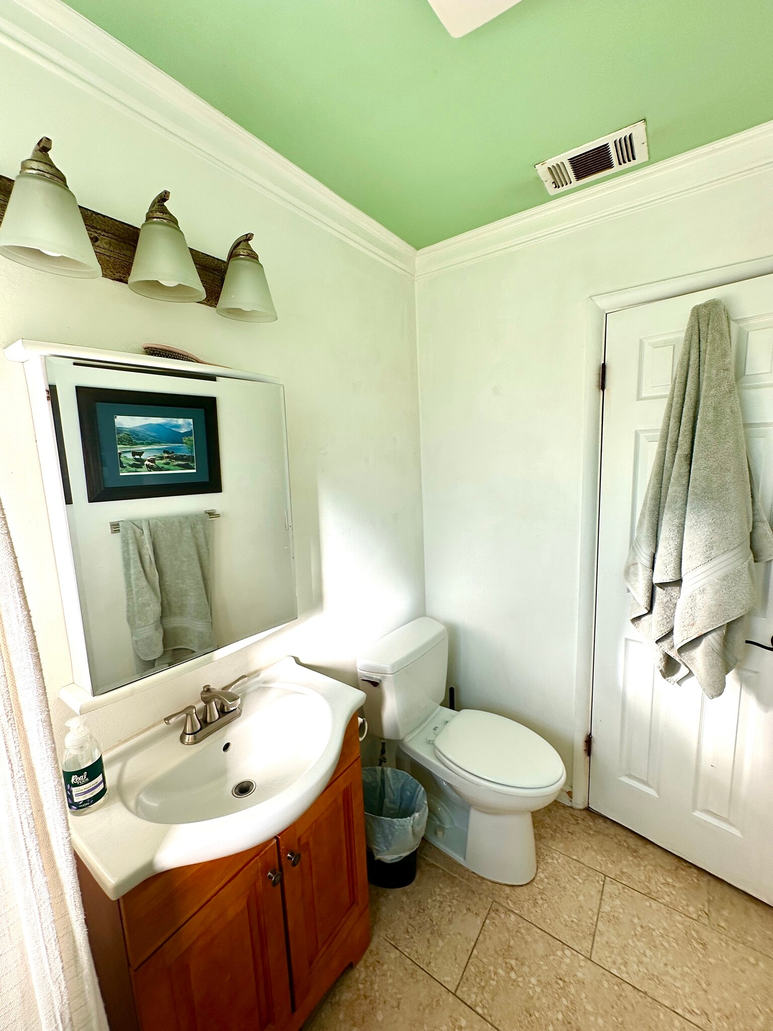 Building Photo - 2101 Sunset Ave