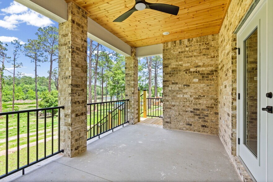 Building Photo - 699 Pinewood Dr