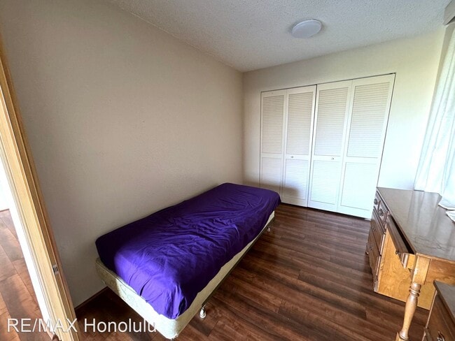 Building Photo - 1 br, 1.5 bath House - 2233 Ala Wai Blvd #8C