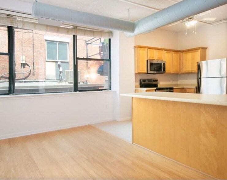 Building Photo - 33 Middle St