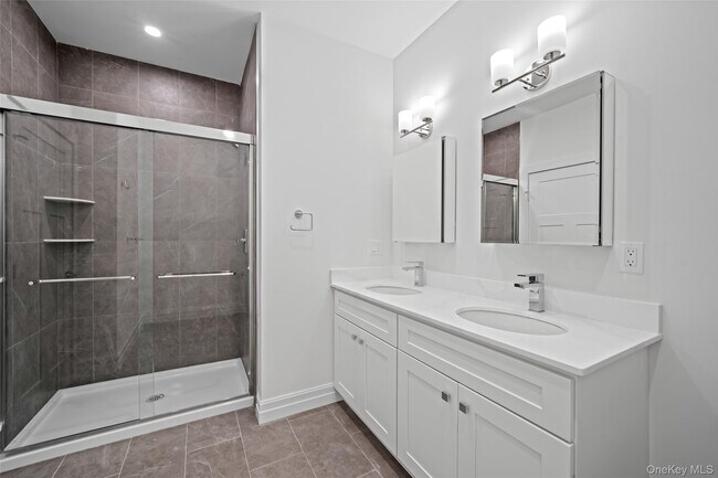 Building Photo - 725 Eastview Dr