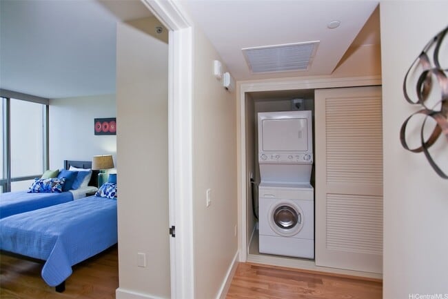 Building Photo - 1551 Ala Wai Blvd