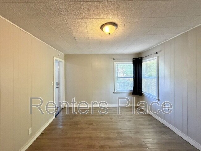 Building Photo - 410 N Florence Ave