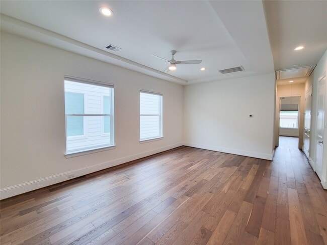 Building Photo - 533 W 27th St