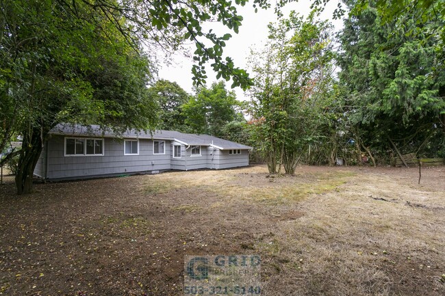 Building Photo - 2 Bedroom Home Available in Southeast Port...