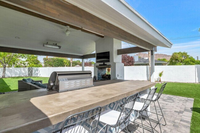 Building Photo - 6202 E Calle Redonda