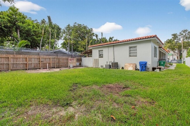 Building Photo - 2744 SW 23rd Terrace