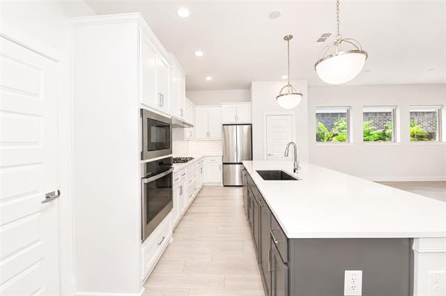 Building Photo - 8637 Spindletop Dr