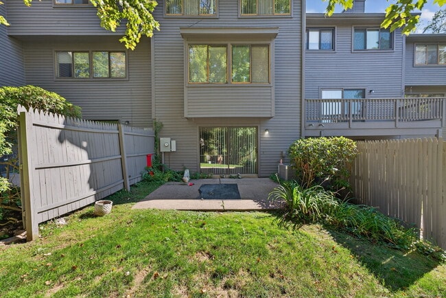 Building Photo - 128 Conestoga Way