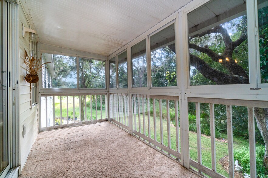 Building Photo - 1030 Loch Vail