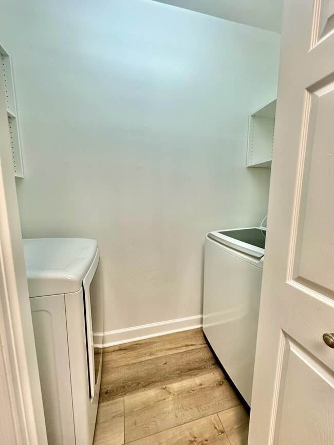 Building Photo - 126 S Shore Dr