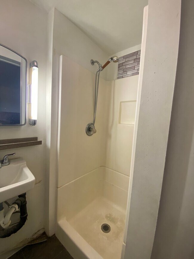 Building Photo - Cheney Studio Apartment Available 8/15
