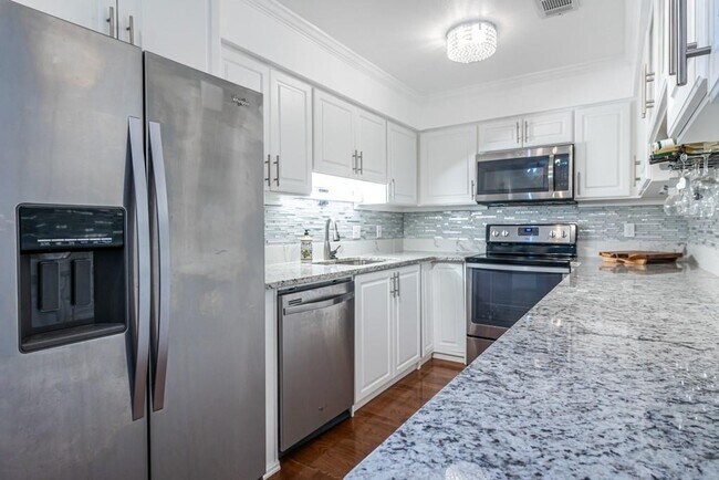 Building Photo - 27301 Plantation Dr NE