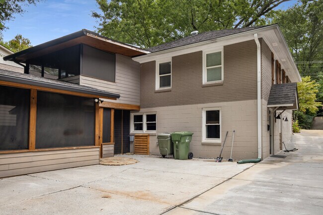 Building Photo - 746 Amsterdam Ave NE