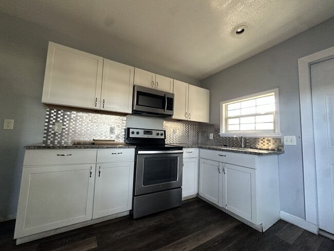 Building Photo - 3136 17th Ave S