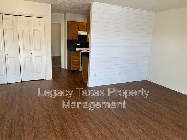 Building Photo - 1412 Courtney Pl