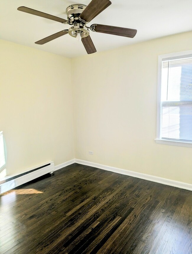 Building Photo - 6949 W Diversey Ave