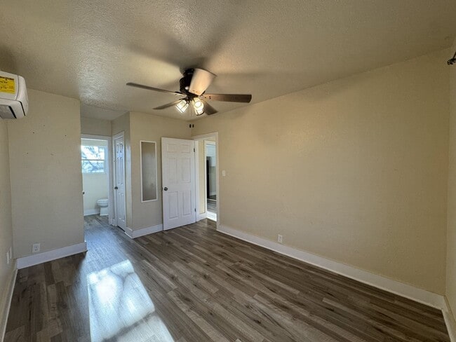 Building Photo - 2 BD APT with water & electricity paid