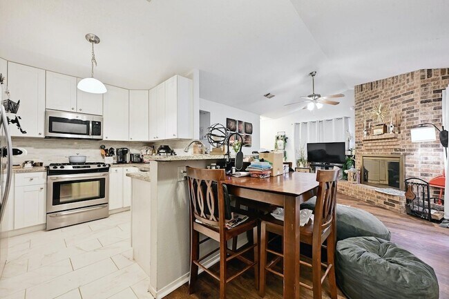 Building Photo - 2503 Howellwood Wy