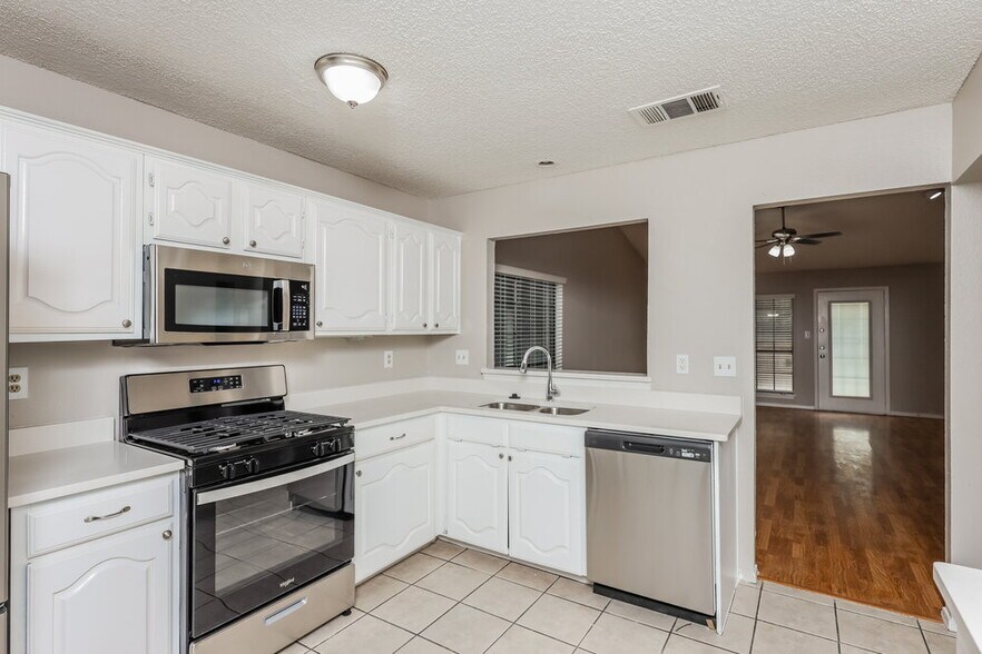 Building Photo - 236 Sunset Dr