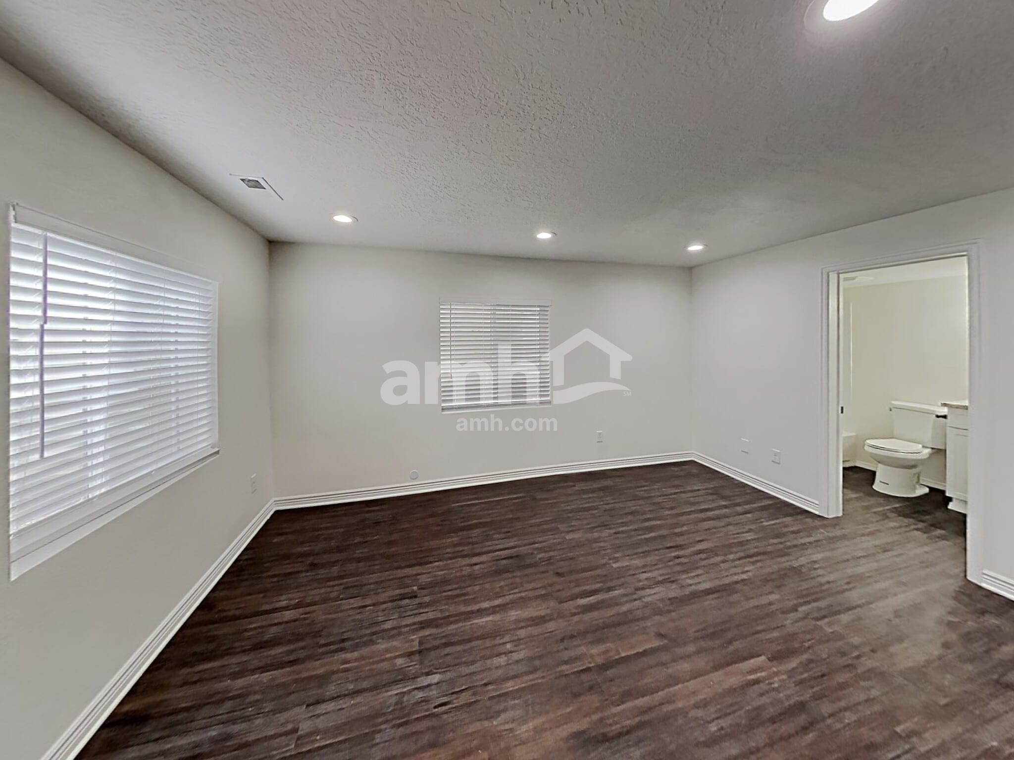 Building Photo - 7506 Addison Ave