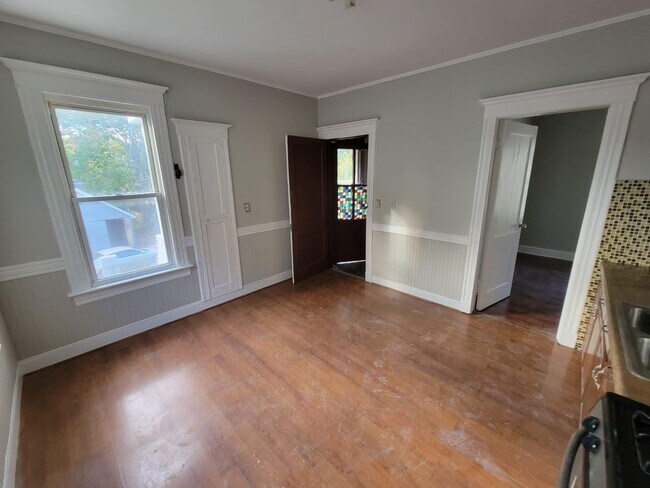 Building Photo - 504 Winthrop Ave