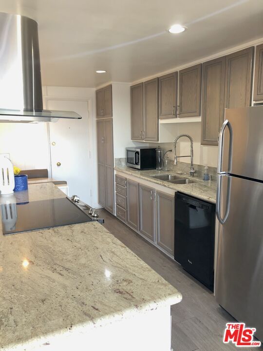 Building Photo - 23914 De Ville Way